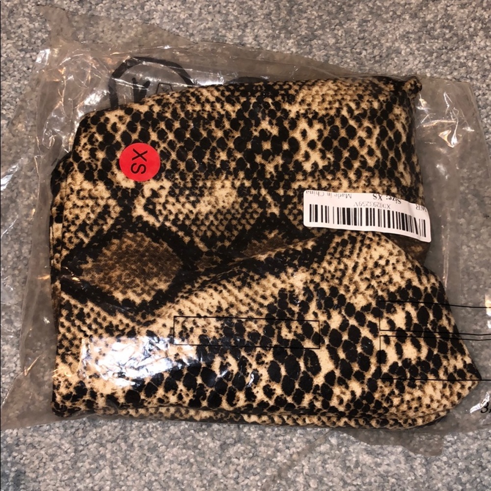NWT! Snake print skort - Picture 7 of 9